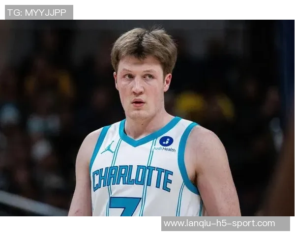 克尼佩尔半场表现惊艳6中4三分球3记轻松拿下11分2篮板1助攻